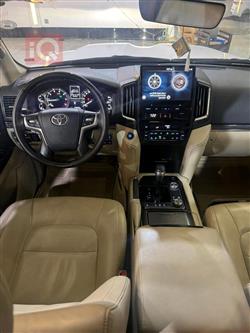 تۆیۆتا لاند کروزەر